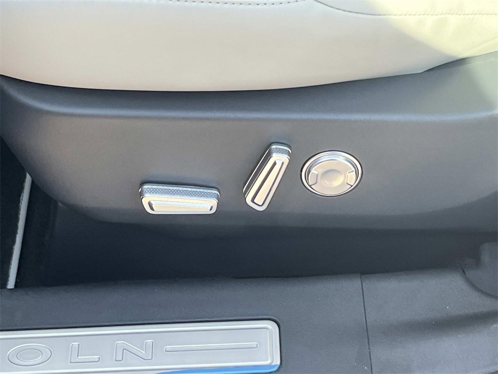 New 2026 Lincoln Nautilus Reserve image 11