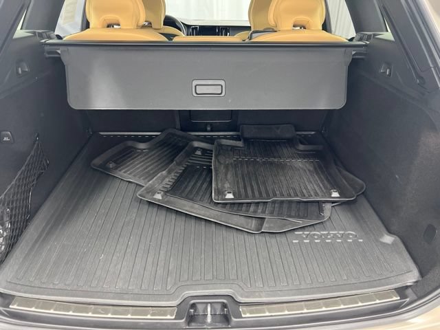 Used 2024 Volvo XC60 B5 Ultimate w/ Protection Package Premier AWD/4WD image 9