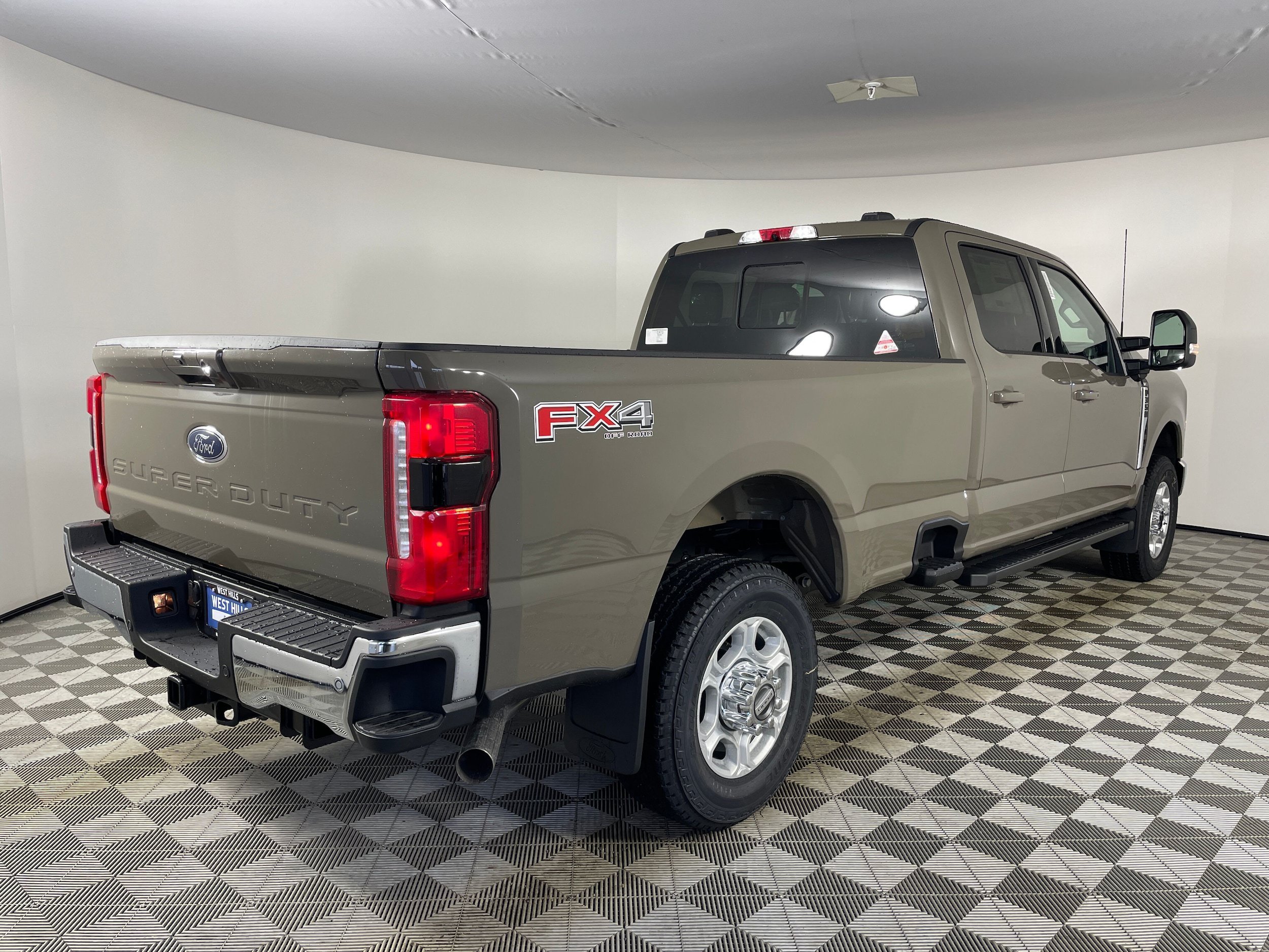 New 2026 Ford F350 XLT w/ XLT Premium Package AWD/4WD image 6