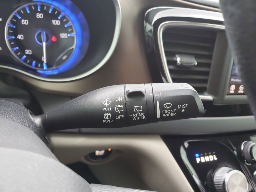 Used 2018 Chrysler Pacifica Touring Plus image 19