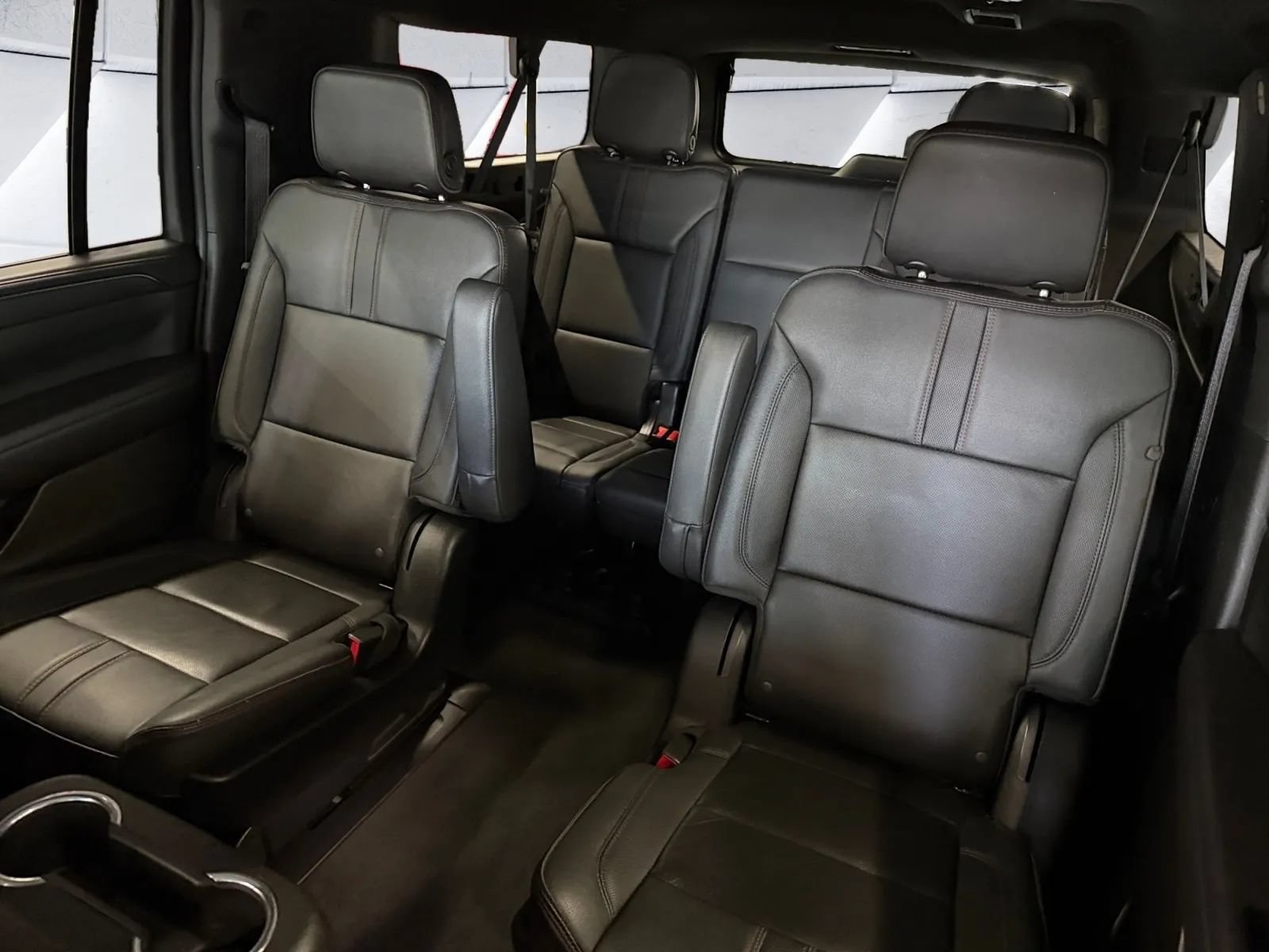 Used 2023 Chevrolet Suburban RST w/ Luxury Package AWD/4WD image 18