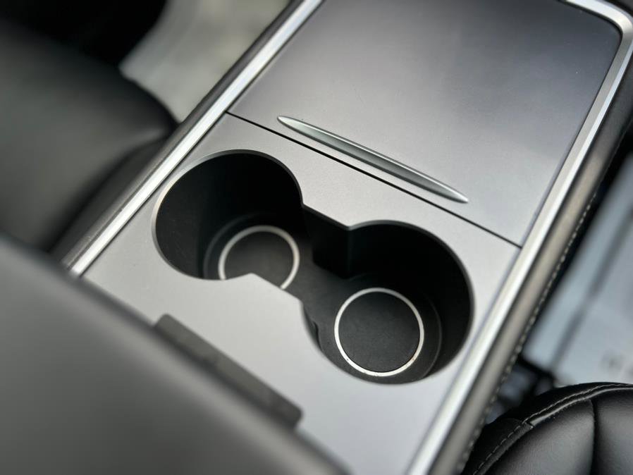 Used 2022 Tesla Model Y Long Range image 16