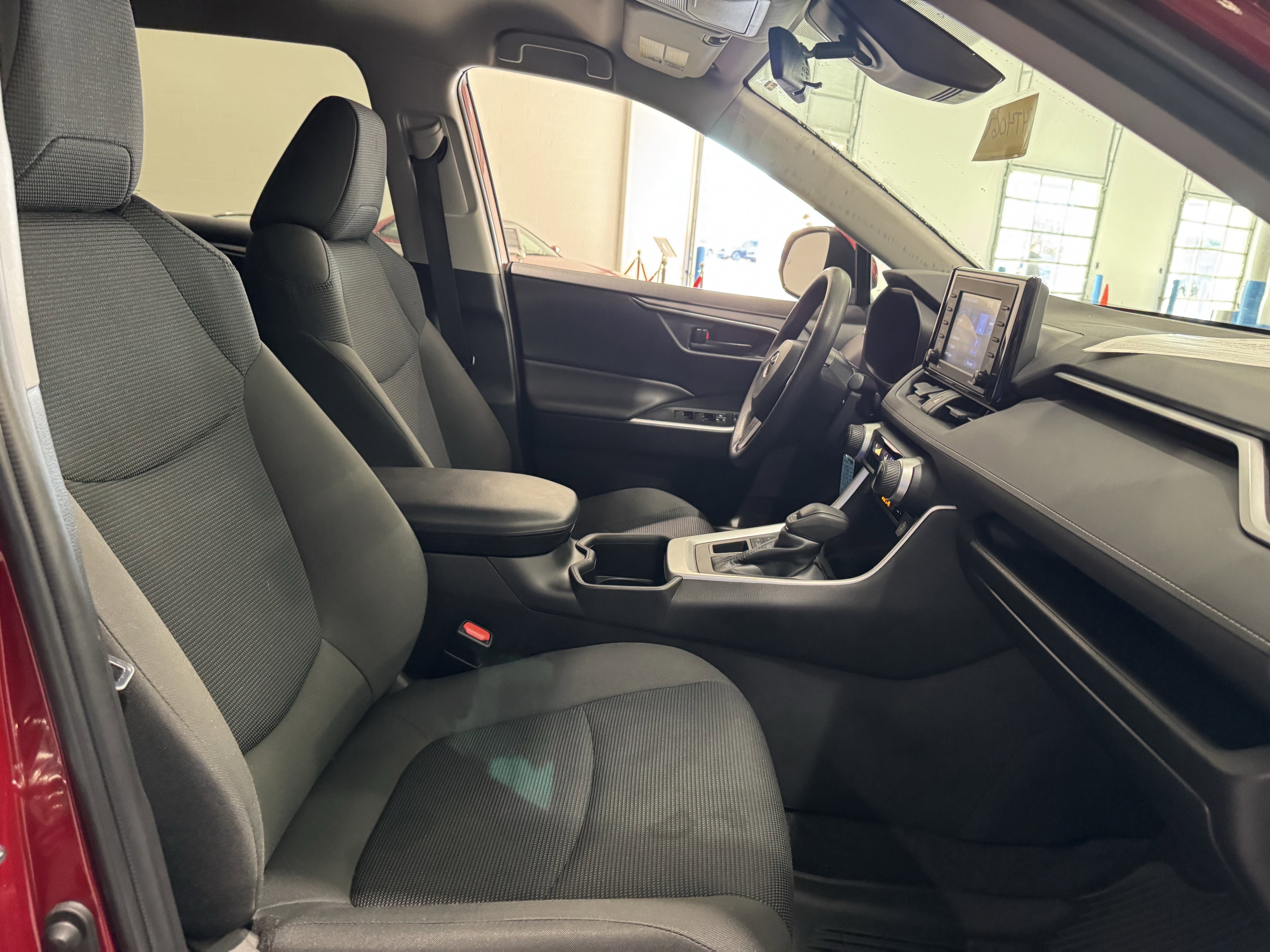 Used 2022 Toyota RAV4 LE image 34