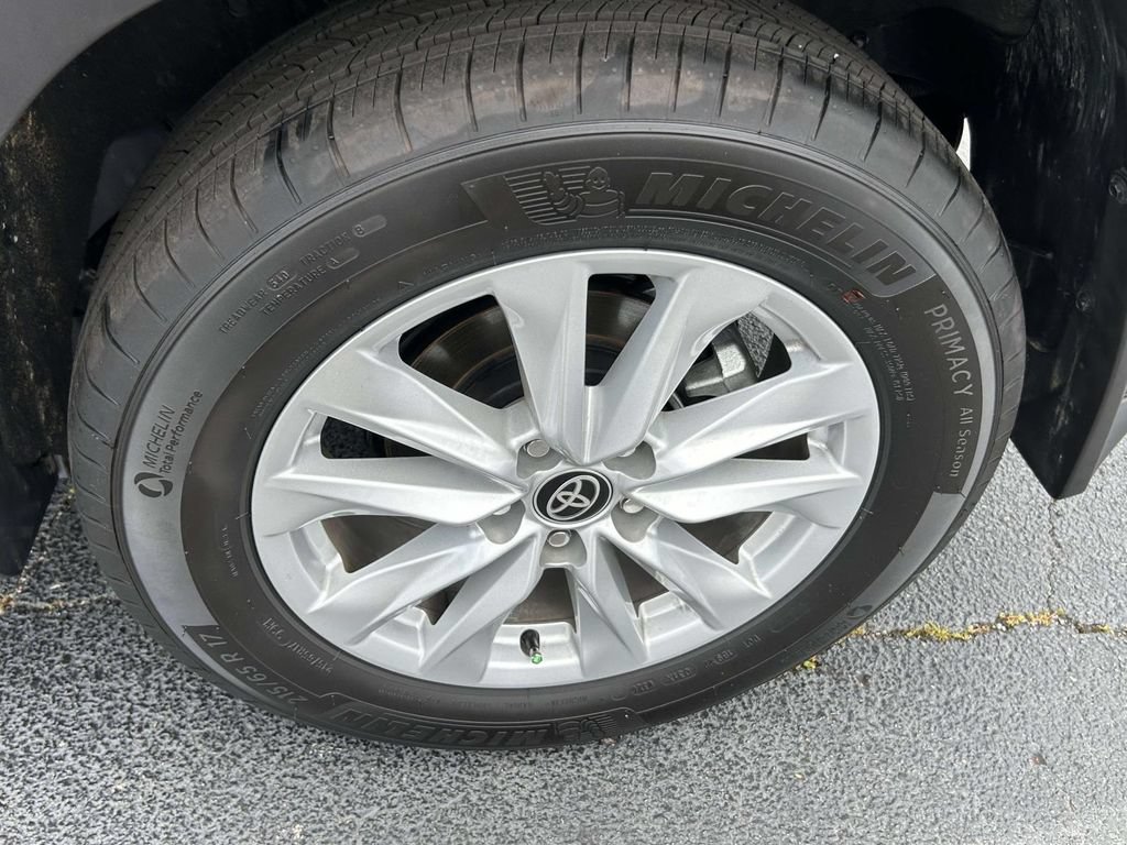 New 2026 Toyota Corolla Cross LE w/ Moonroof Package FWD image 9
