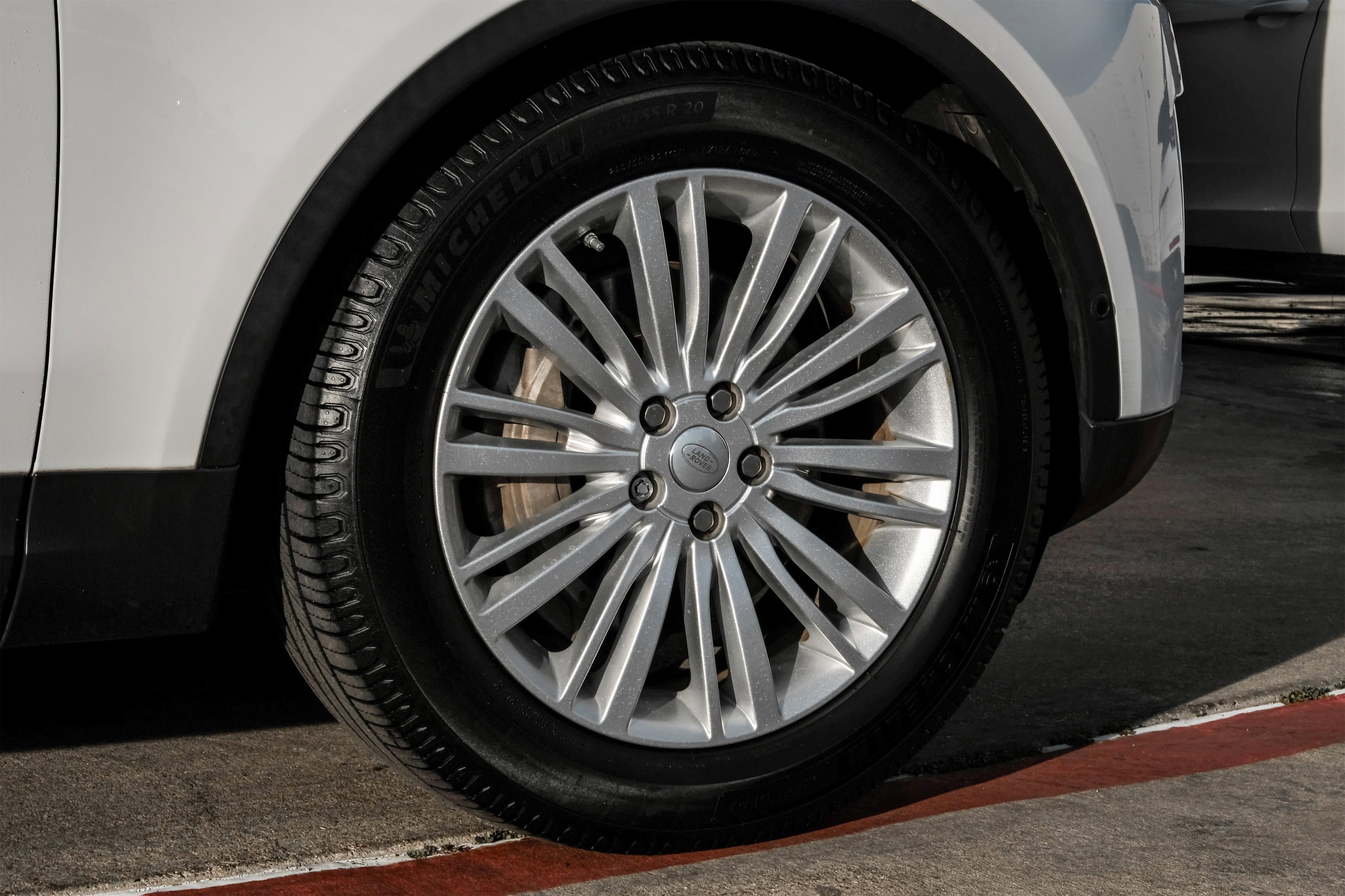 Used 2020 Land Rover Discovery HSE Luxury image 57