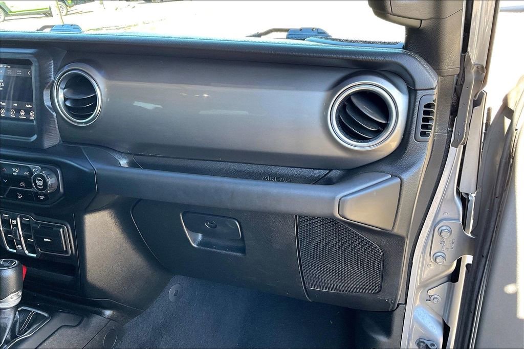 Used 2020 Jeep Wrangler Unlimited Sahara image 15