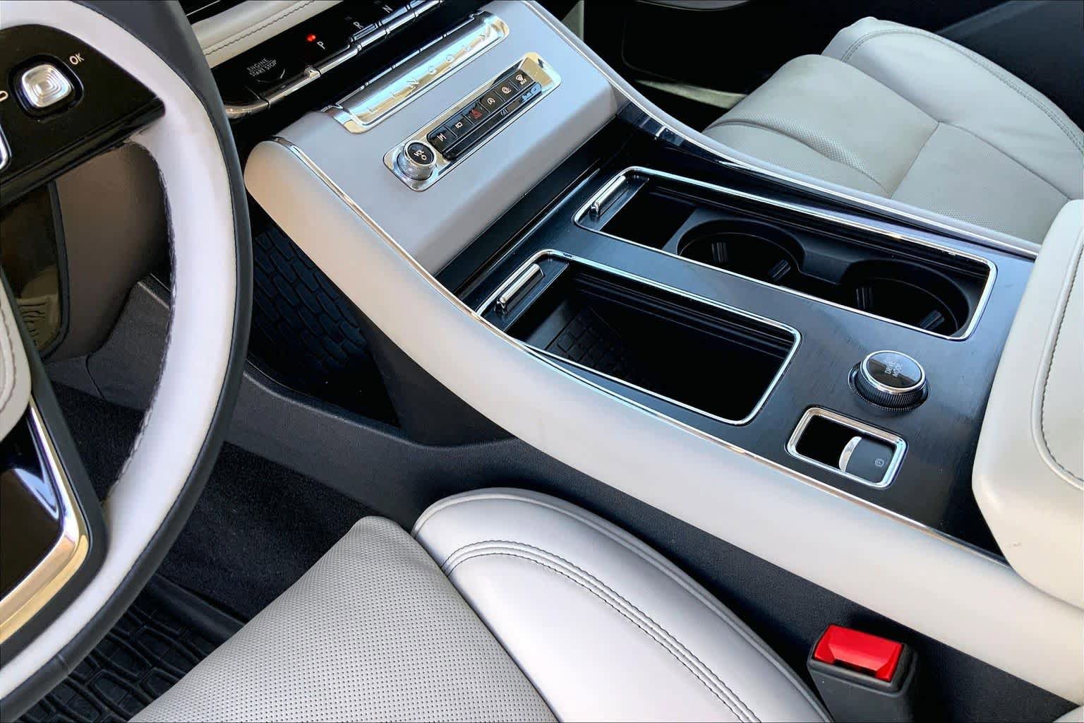 Certified 2025 Lincoln Aviator Reserve w/ Luxury Package RWD image 17