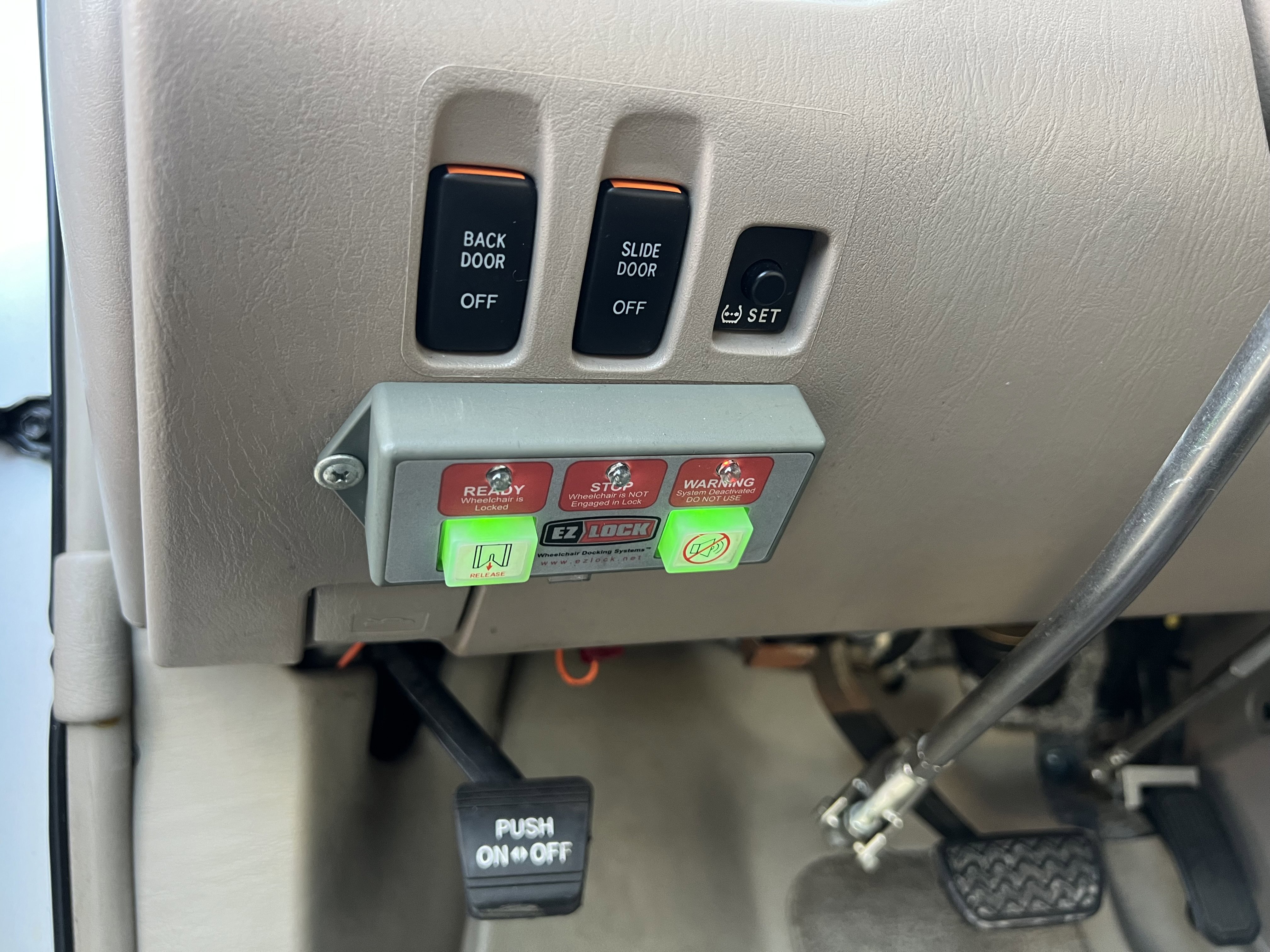 Used 2008 Toyota Sienna XLE image 10