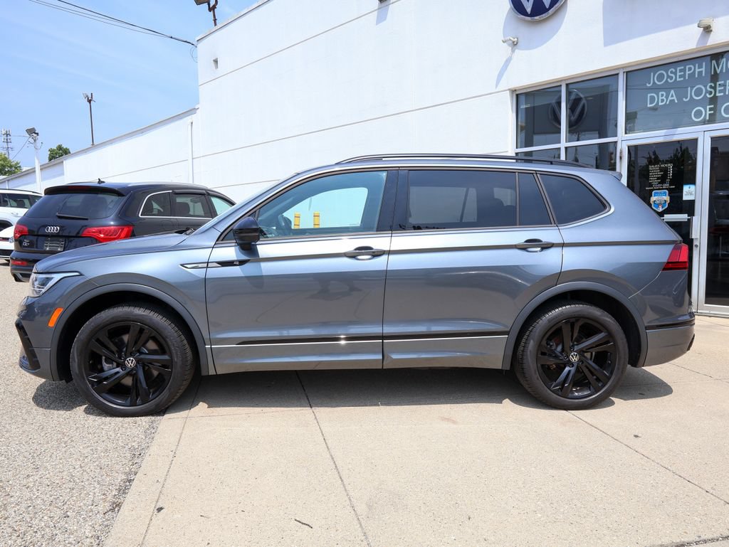 Certified 2024 Volkswagen Tiguan SE R-Line AWD/4WD image 2