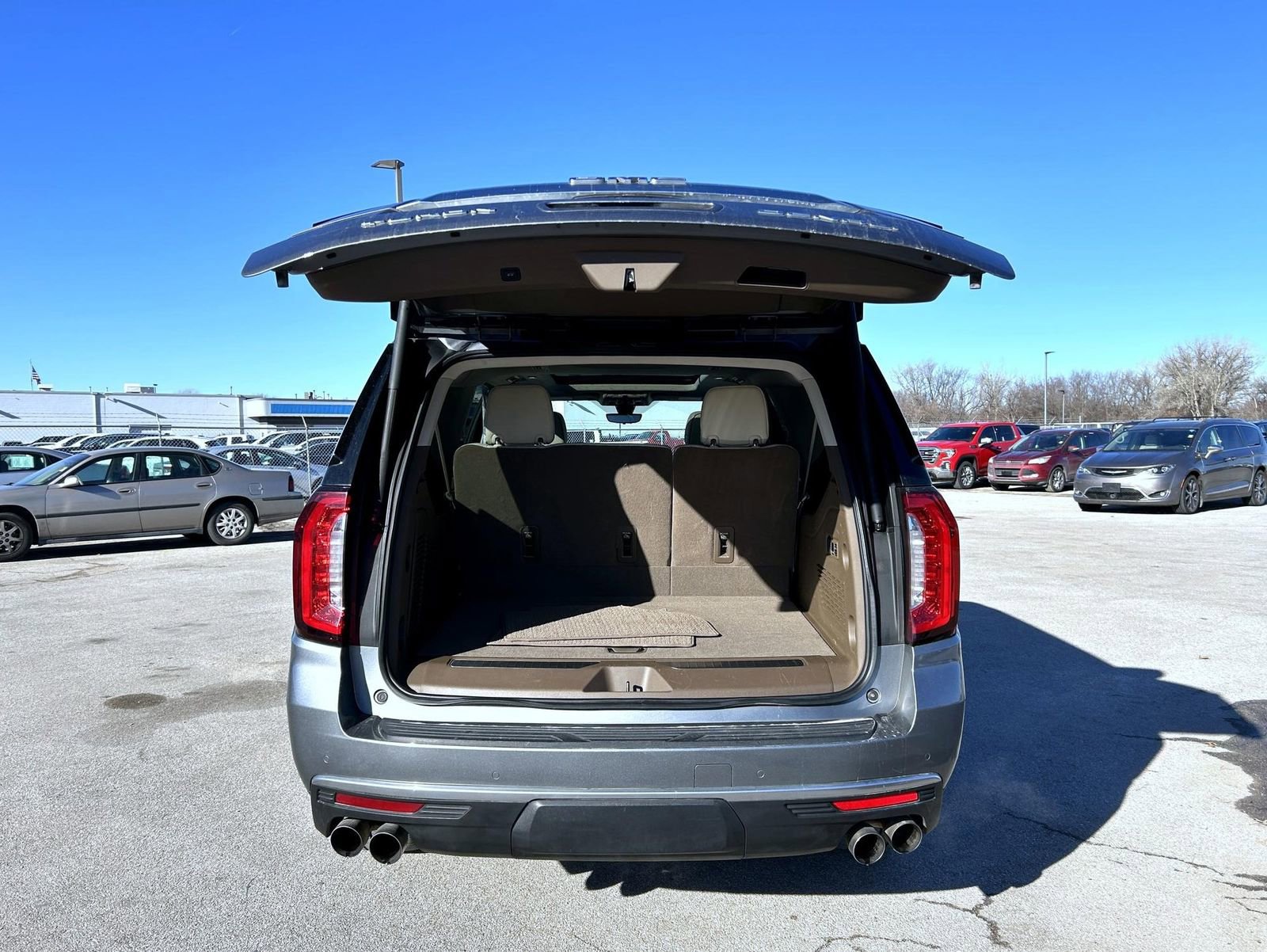 Used 2022 GMC Yukon XL Denali w/ Denali Premium Package image 23