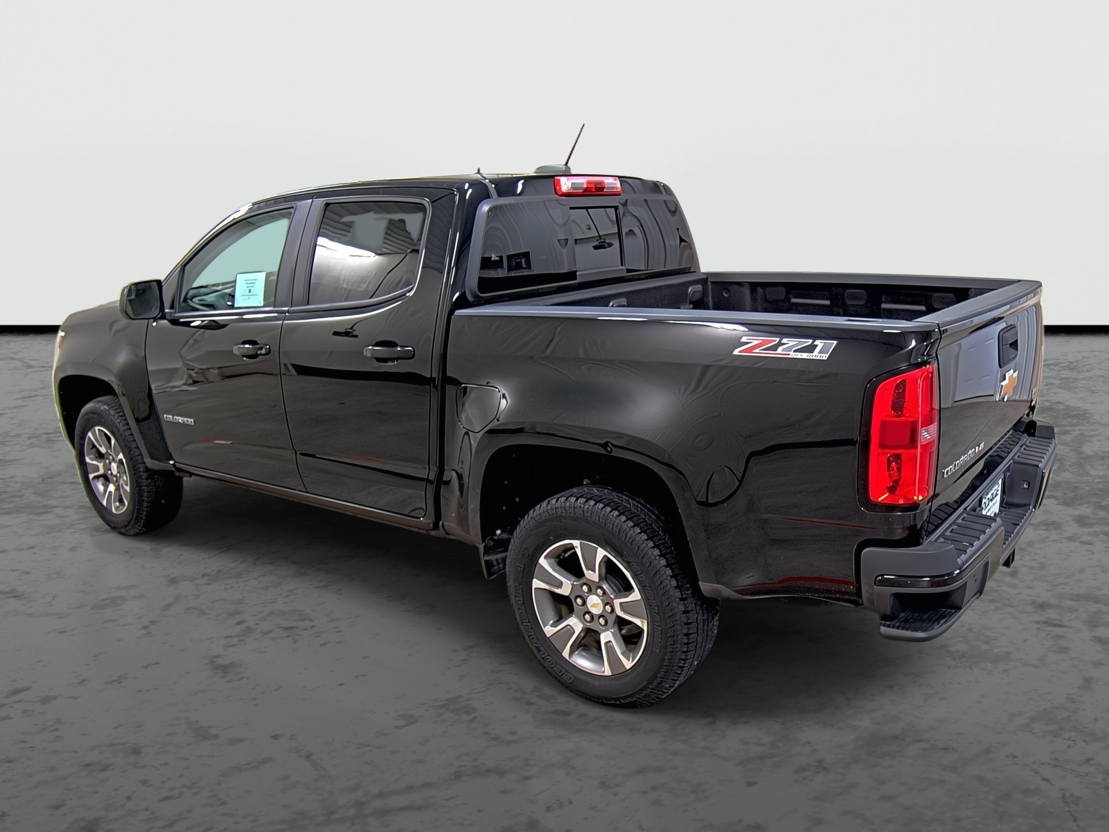 Used 2017 Chevrolet Colorado Z71 AWD/4WD image 2