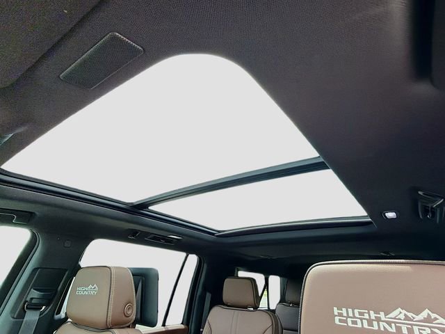 Used 2026 Chevrolet Suburban High Country AWD/4WD image 29