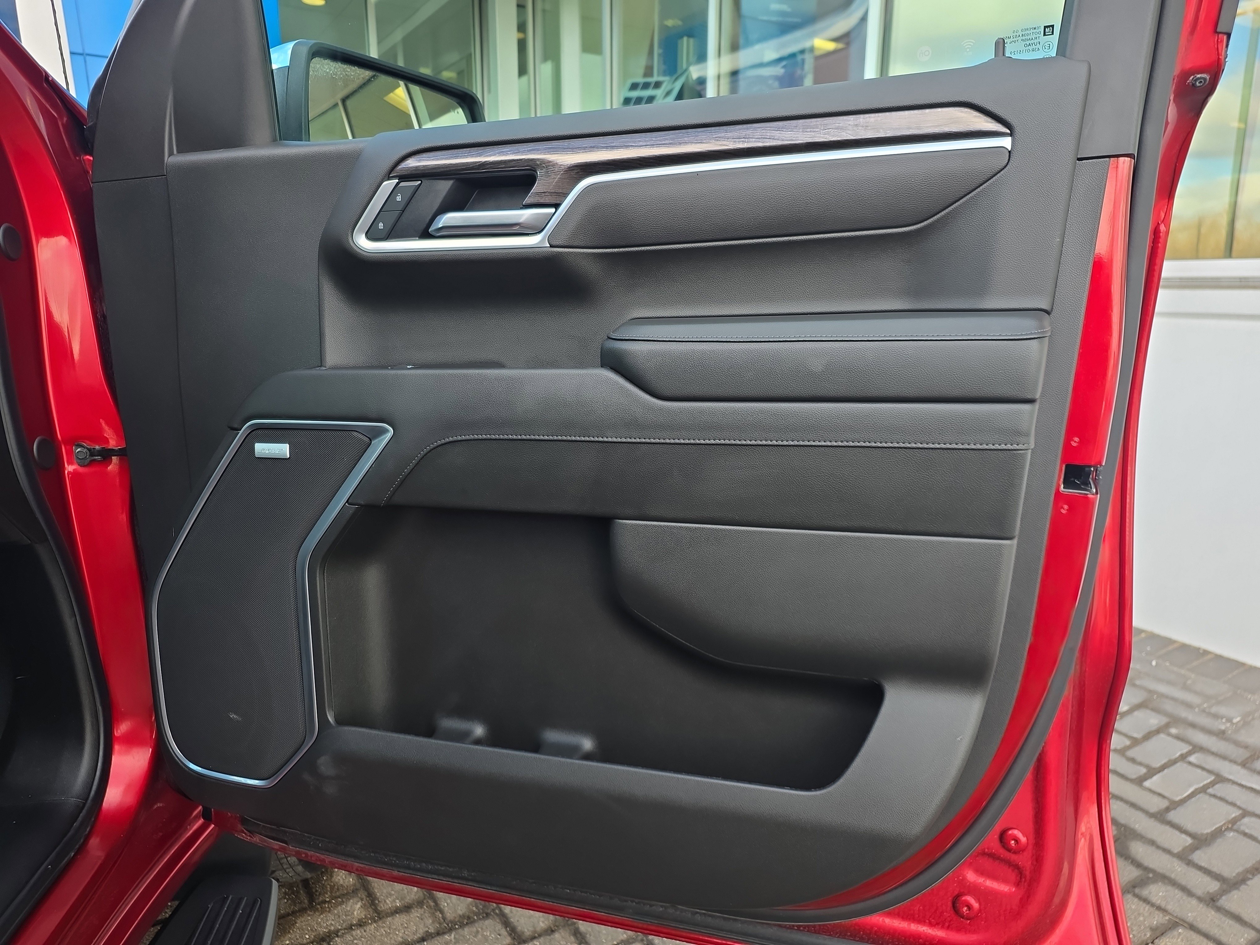 Used 2025 Chevrolet Silverado 1500 LTZ image 33