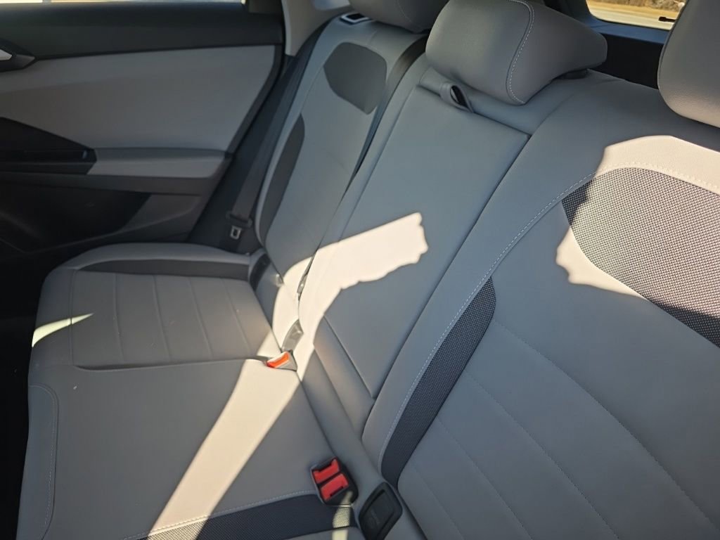 Used 2024 Volkswagen Taos SE image 15