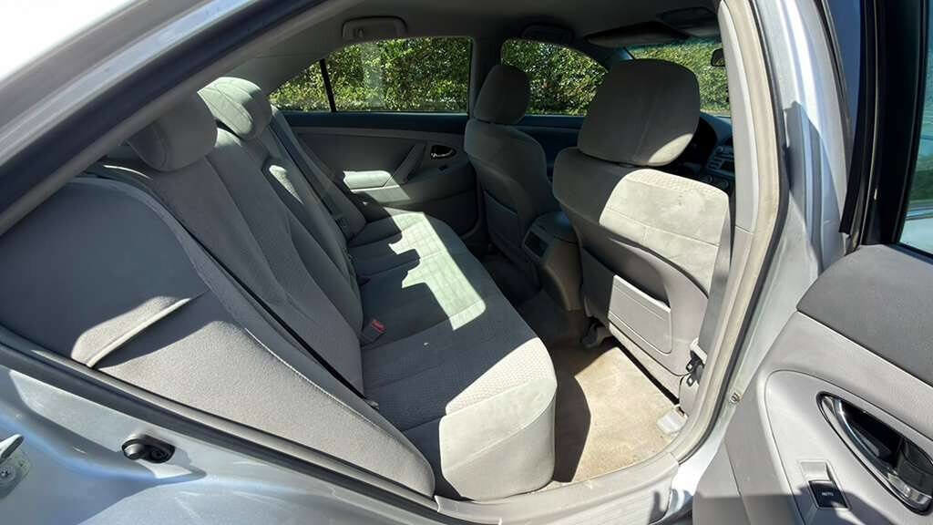 Used 2011 Toyota Camry LE FWD image 21