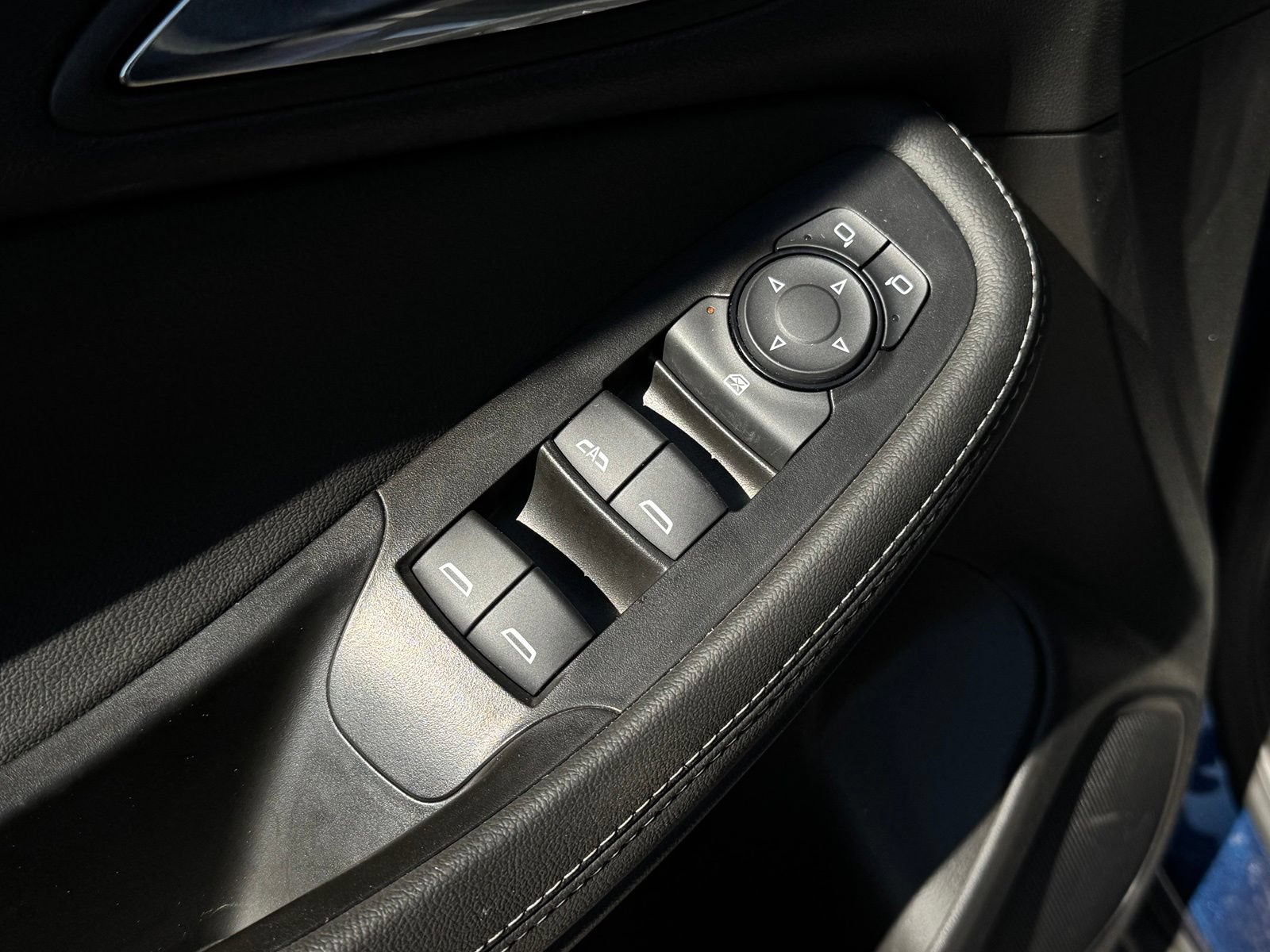 Used 2023 Buick Encore GX Preferred w/ Cold Weather Comfort Package FWD image 11