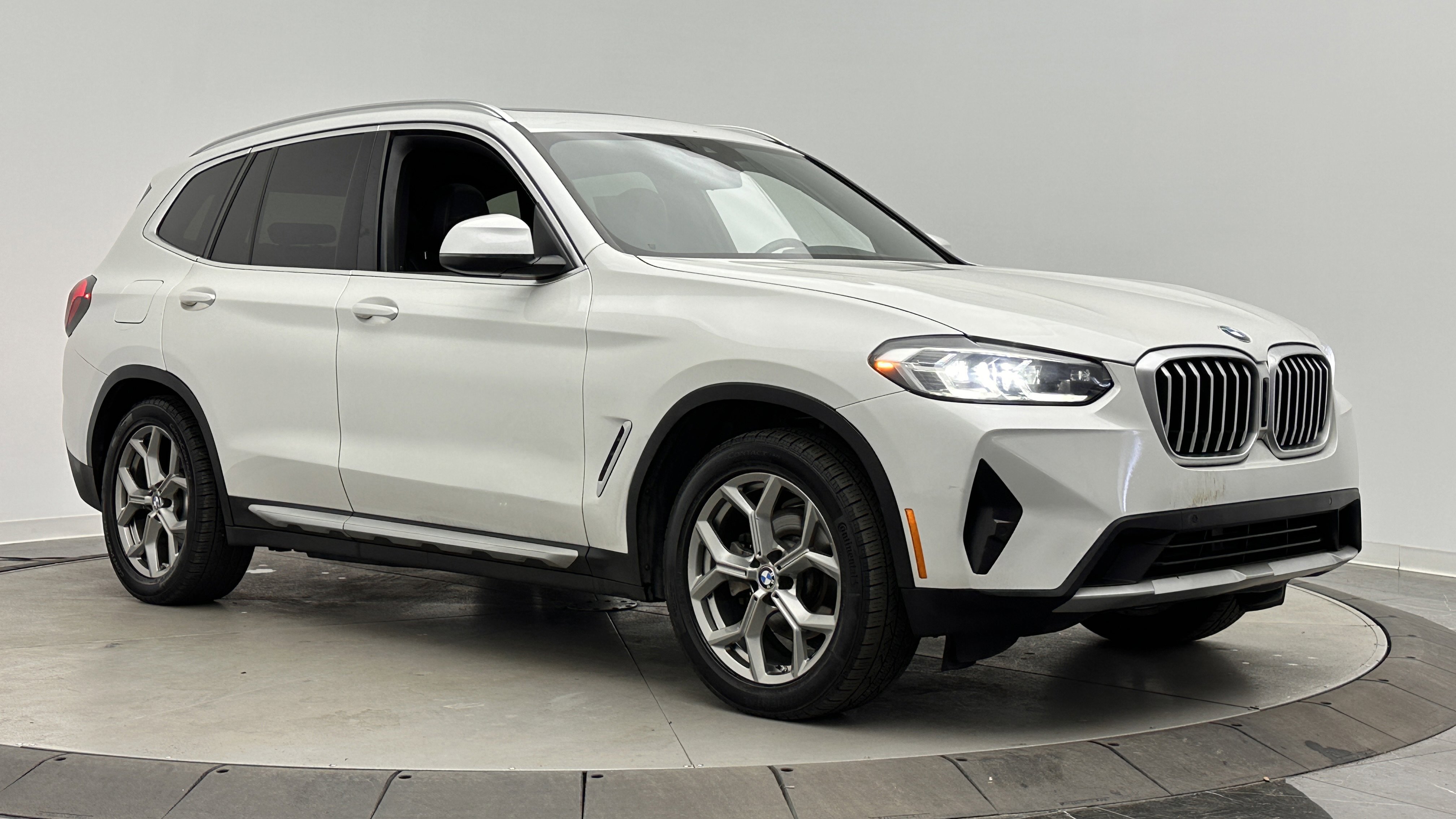 Used 2024 BMW X3 sDrive30i w/ Convenience Package image 3