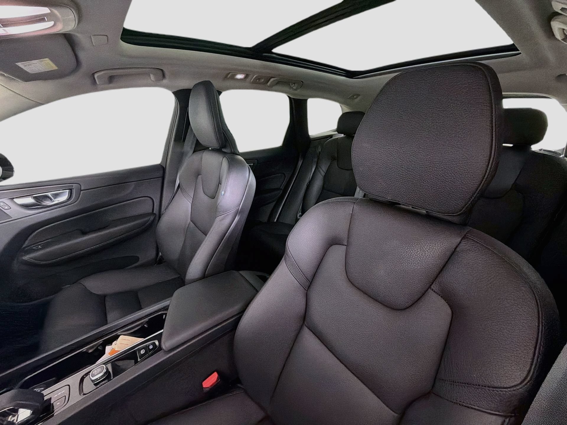 Certified 2024 Volvo XC60 B5 Plus AWD/4WD image 21