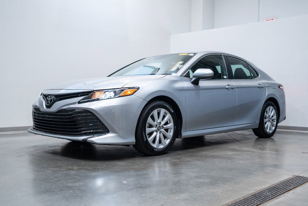 Used 2019 Toyota Camry LE FWD image 3
