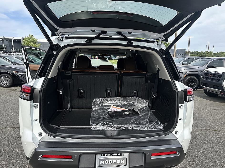 Certified 2026 Nissan Pathfinder Platinum image 15