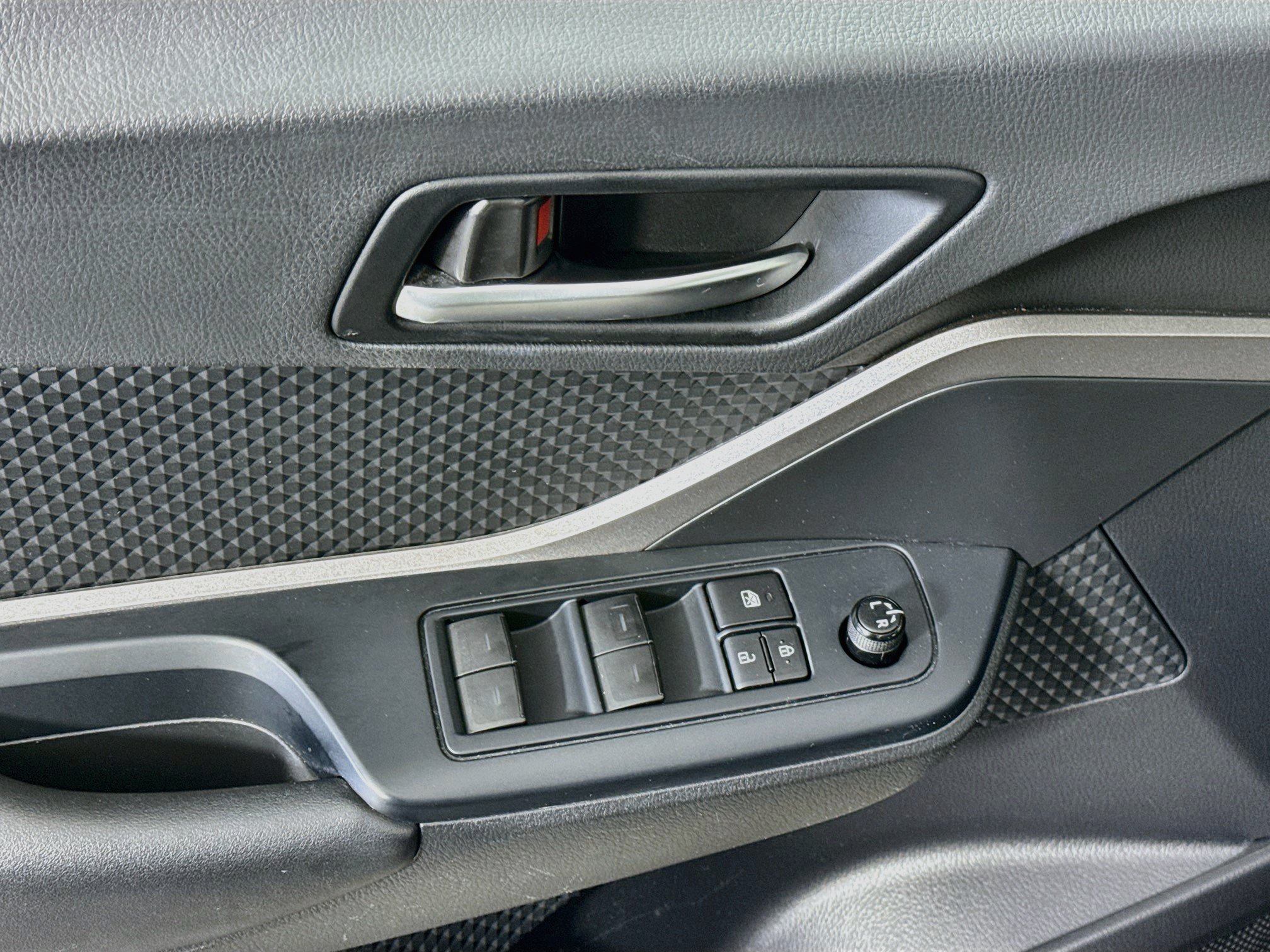 Certified 2021 Toyota C-HR LE FWD image 17