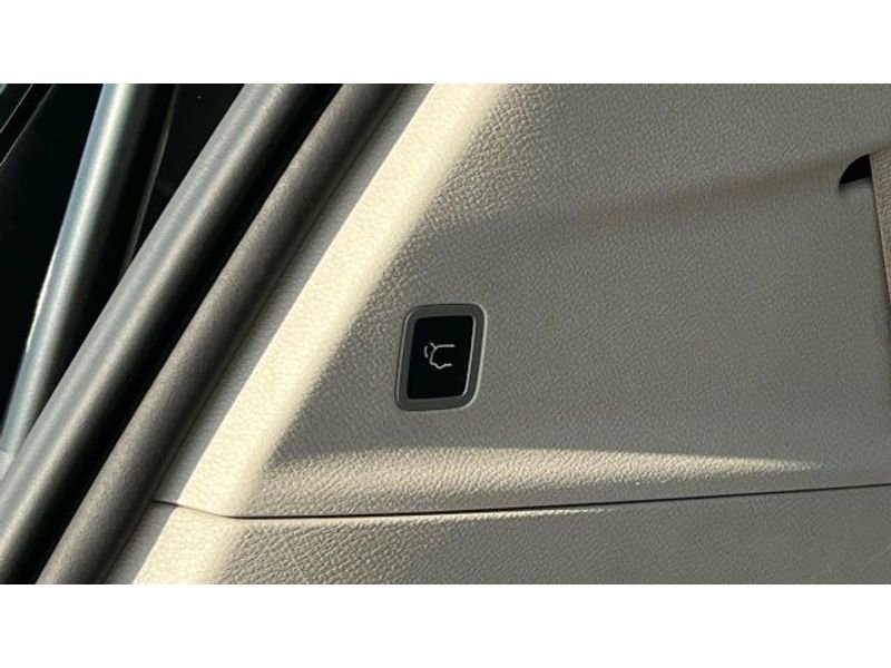 Used 2020 Chrysler Voyager Lxi image 22