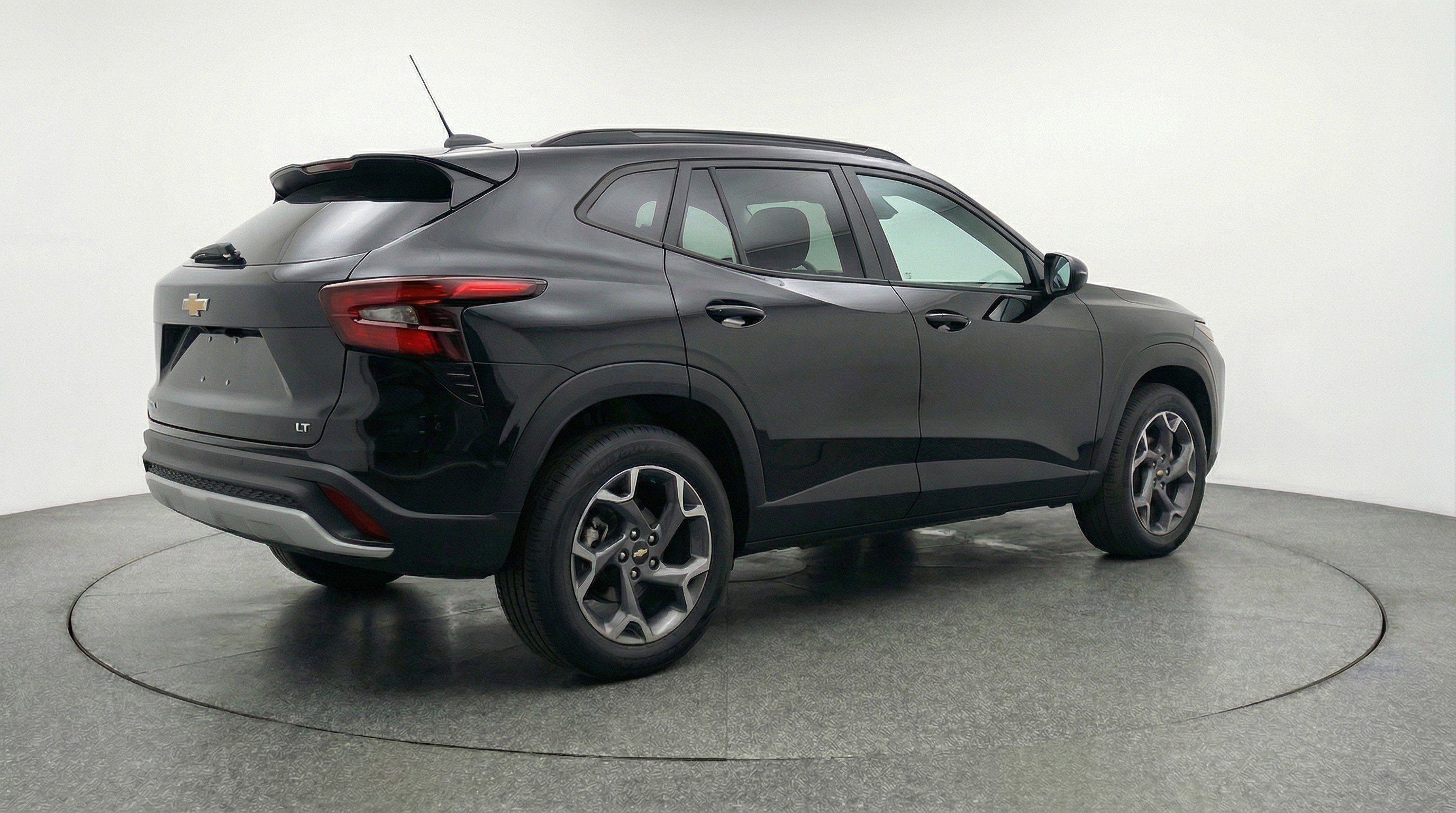 Used 2025 Chevrolet Trax LT image 9
