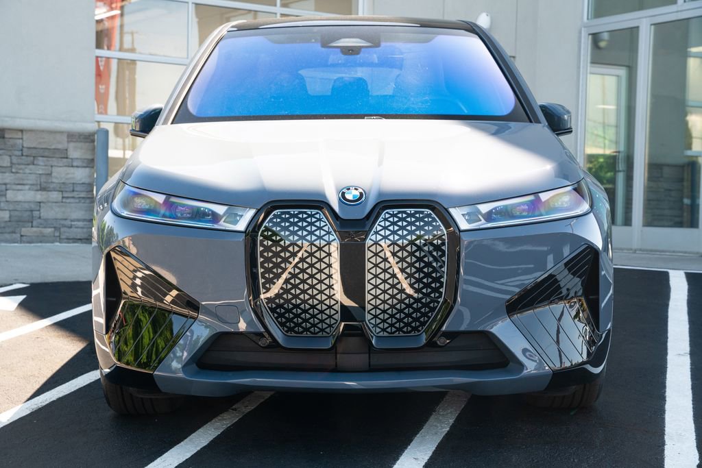Used 2023 BMW iX xDrive50 w/ Premium Package AWD/4WD image 4