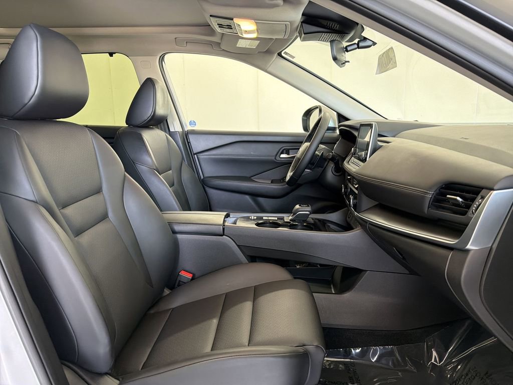 Certified 2025 Nissan Rogue SV w/ SV Premium Package image 20