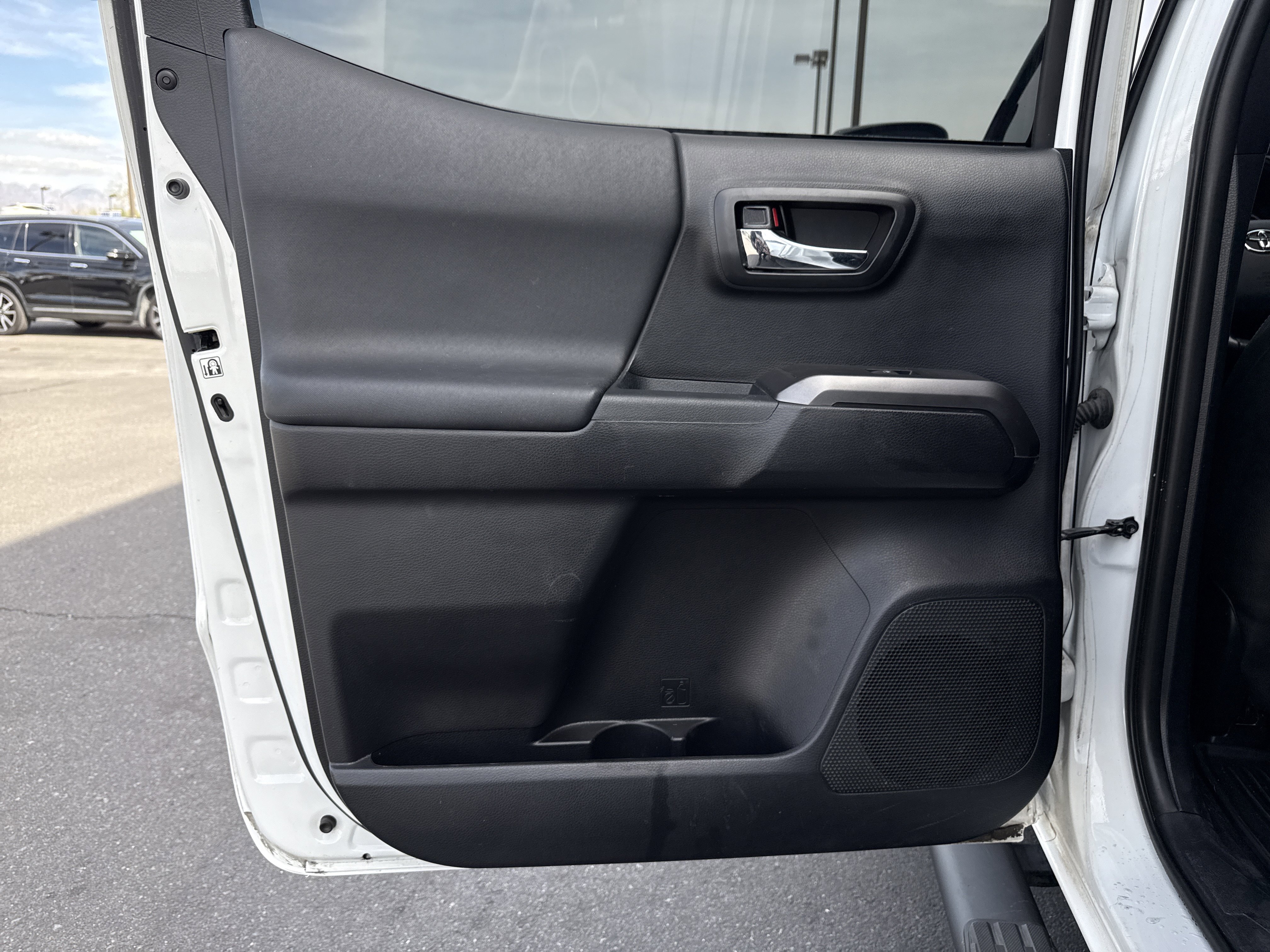 Used 2017 Toyota Tacoma TRD Sport w/ Premium & Technology Package image 22