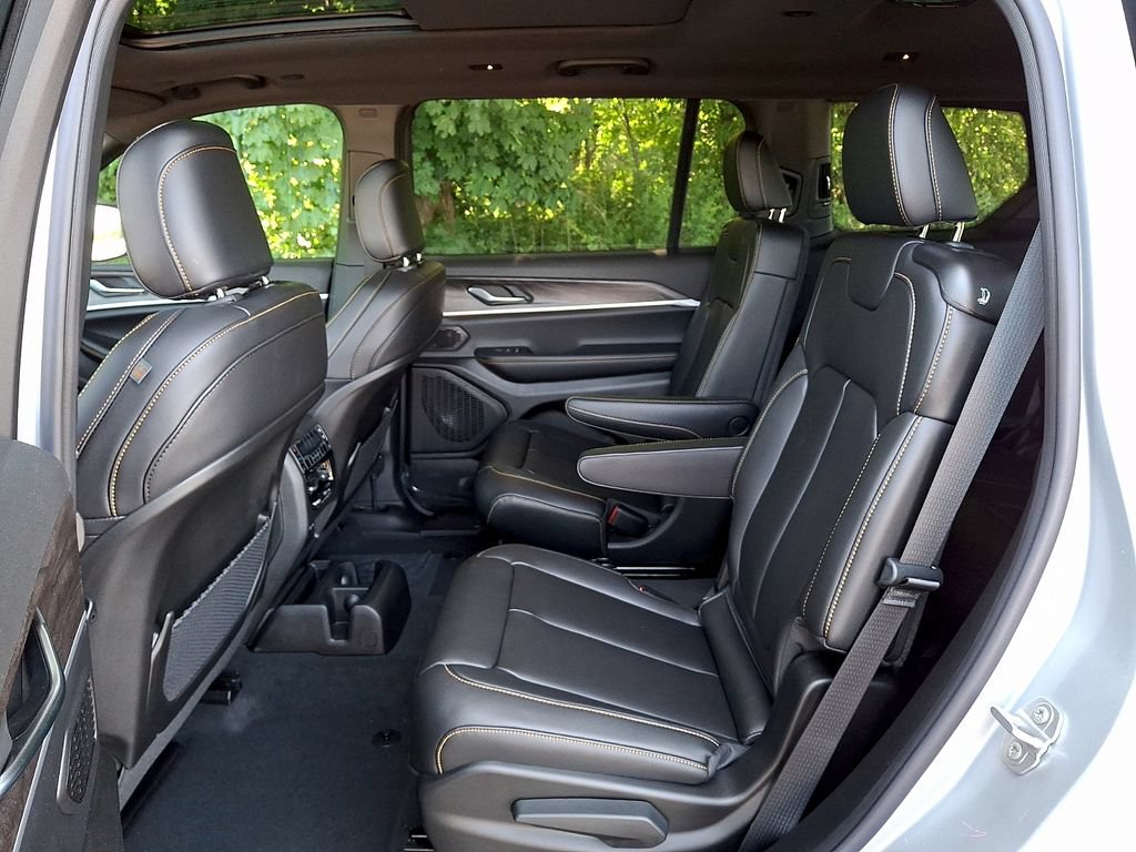 New 2026 Jeep Grand Cherokee L Limited AWD/4WD image 8