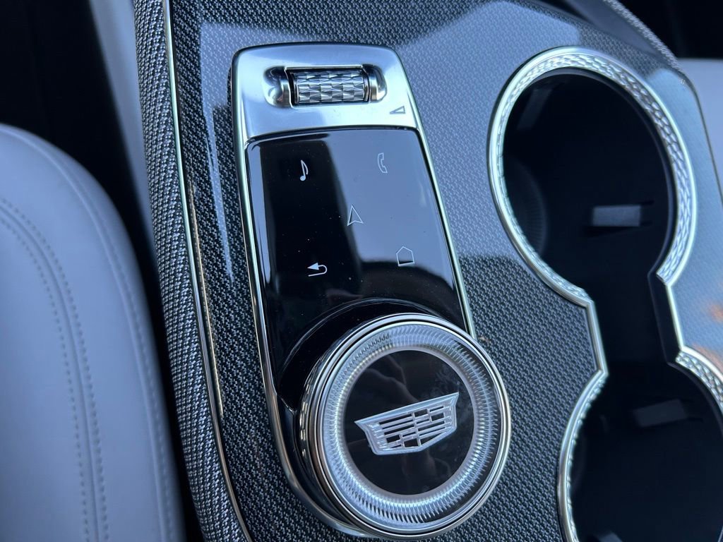 Used 2025 Cadillac Optiq Luxury 1 AWD/4WD image 39