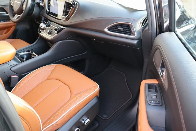 New 2026 Chrysler Pacifica Pinnacle w/ Trailer Tow Group image 64