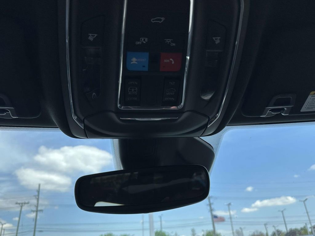 Used 2024 Jeep Grand Cherokee L Altitude AWD/4WD image 27