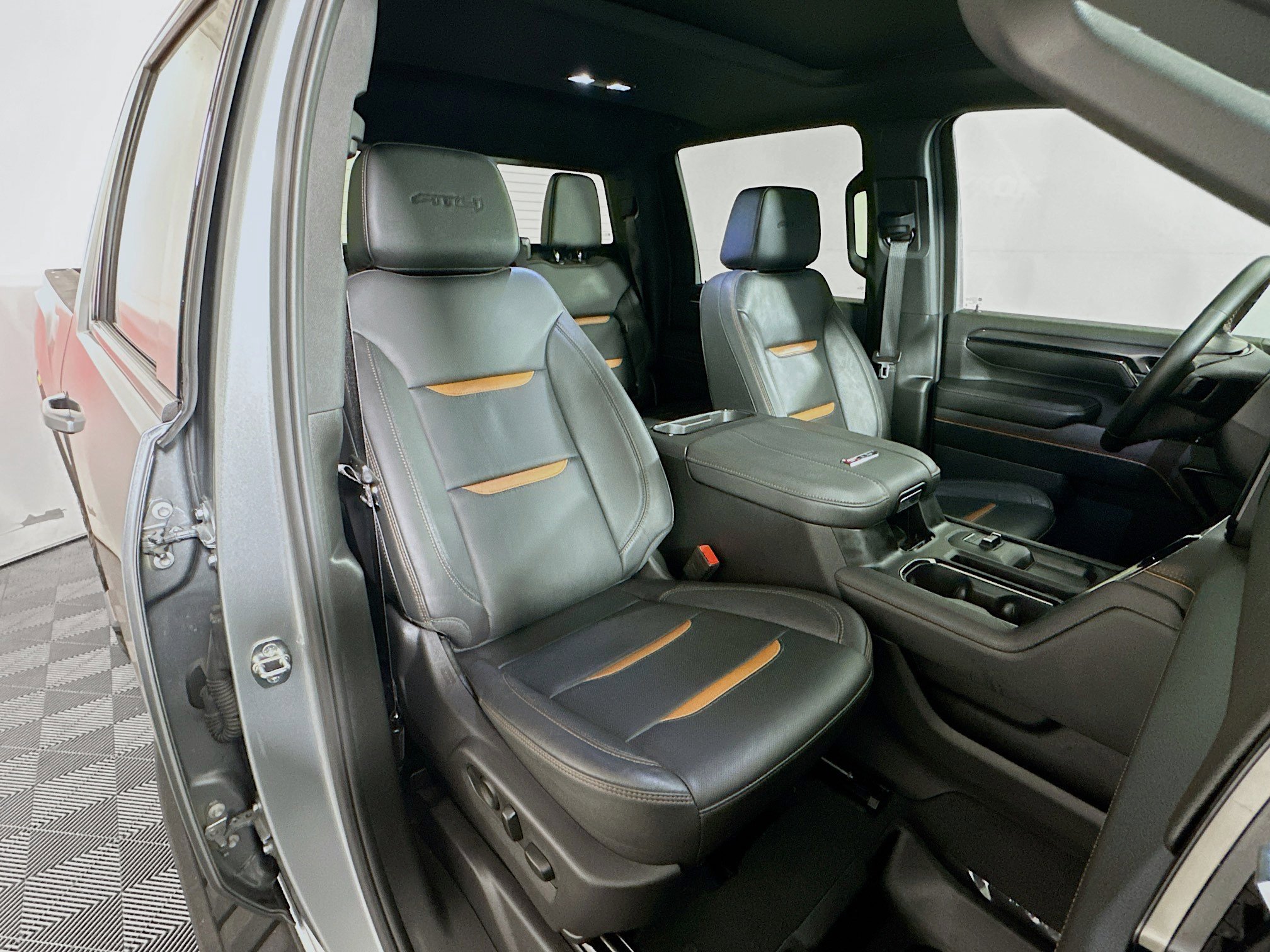 Used 2024 GMC Sierra 2500 AT4 w/ AT4 Premium Plus Package image 28