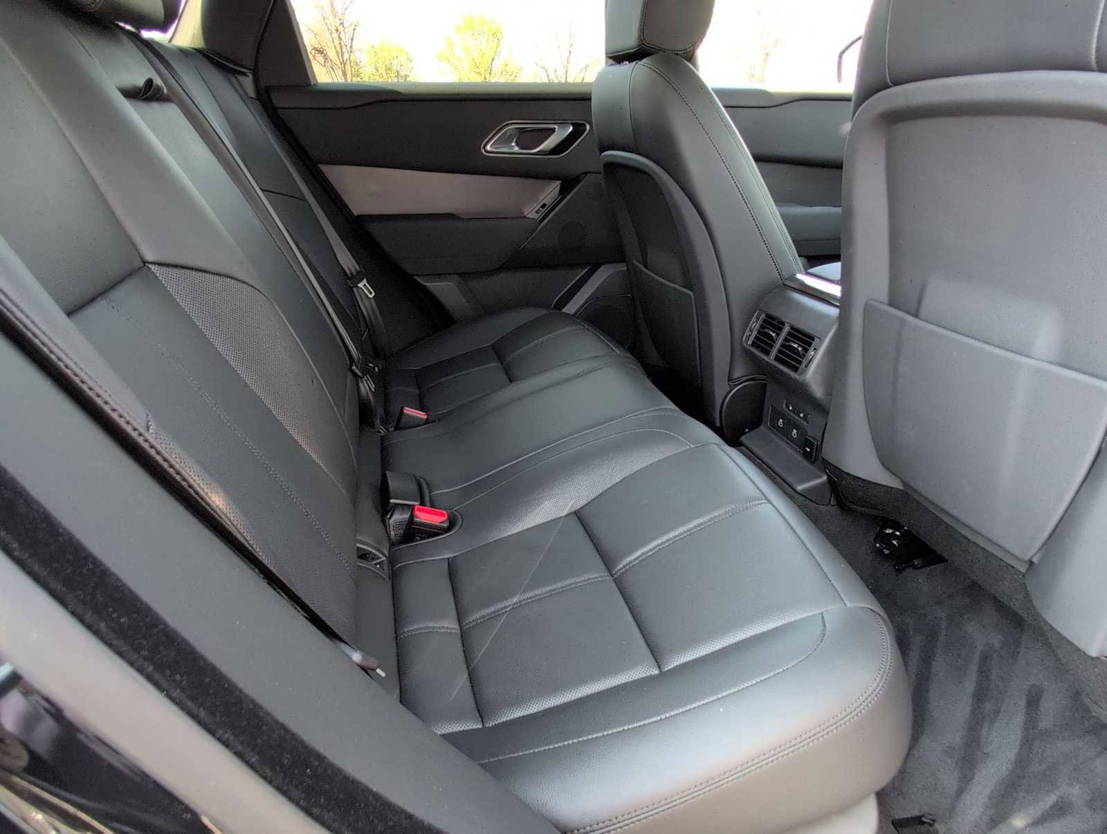 Used 2025 Land Rover Range Rover Velar Dynamic SE AWD/4WD image 21