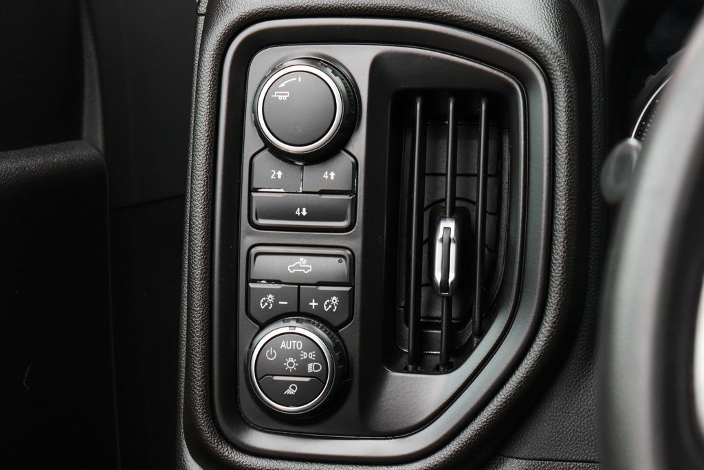 Used 2022 Chevrolet Silverado 2500 Custom w/ Custom Value Package image 19