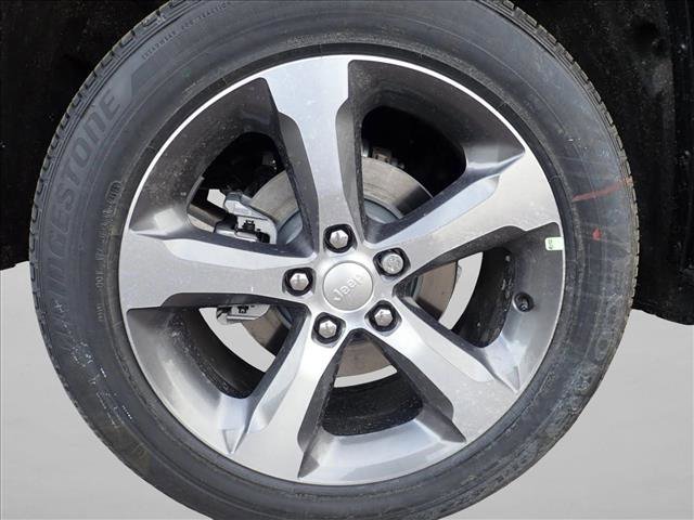 New 2026 Jeep Grand Cherokee Limited w/ Luxury Tech Group II image 7