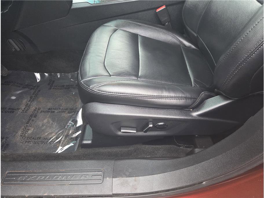 Used 2016 Ford Explorer XLT w/ Equipment Group 202A image 14