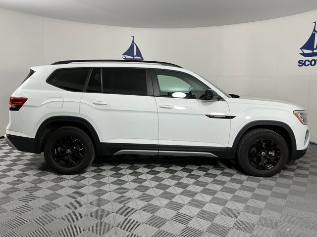 Used 2024 Volkswagen Atlas Peak Edition SE AWD/4WD image 6