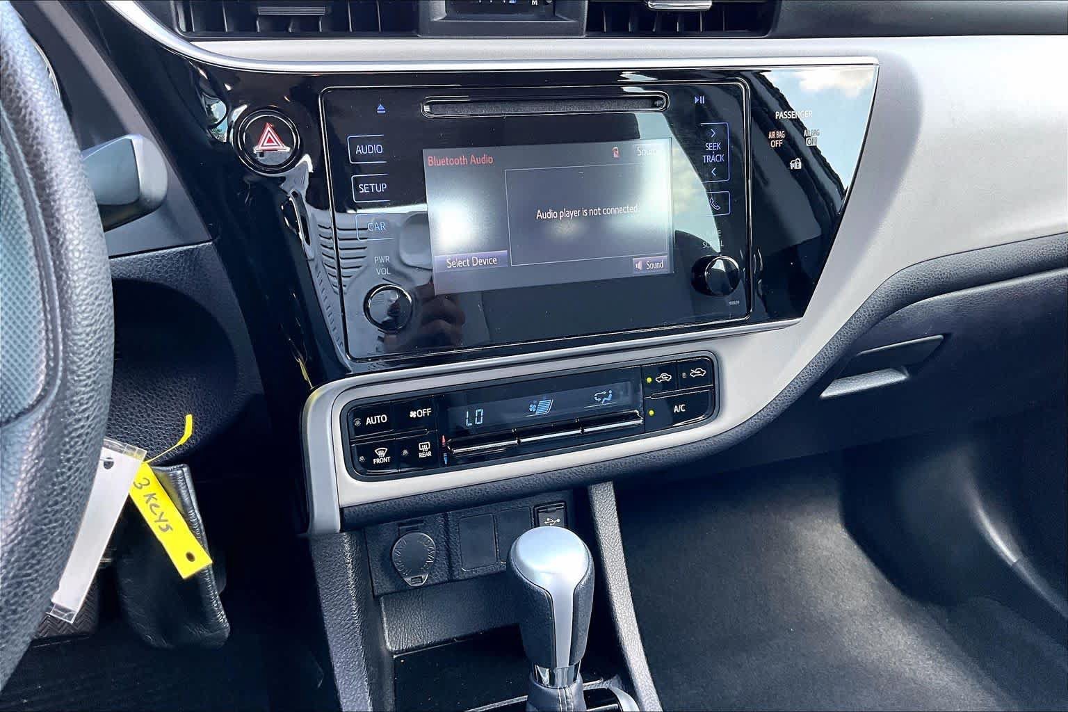 Used 2017 Toyota Corolla LE FWD image 7