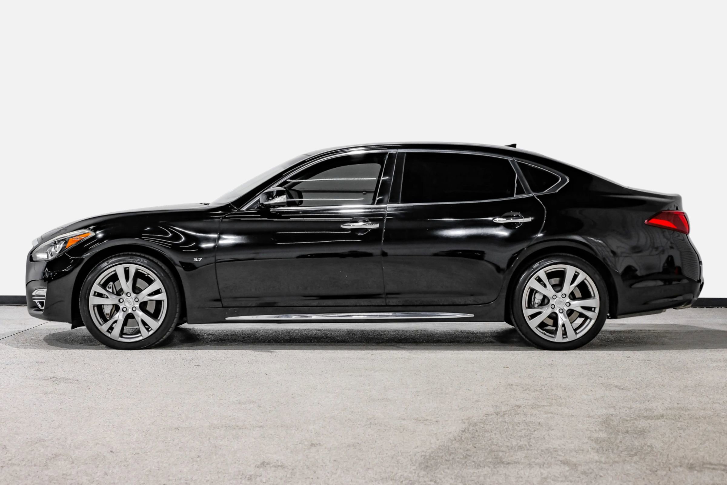 Used 2015 INFINITI Q70 L 3.7 w/ Technology Package image 9