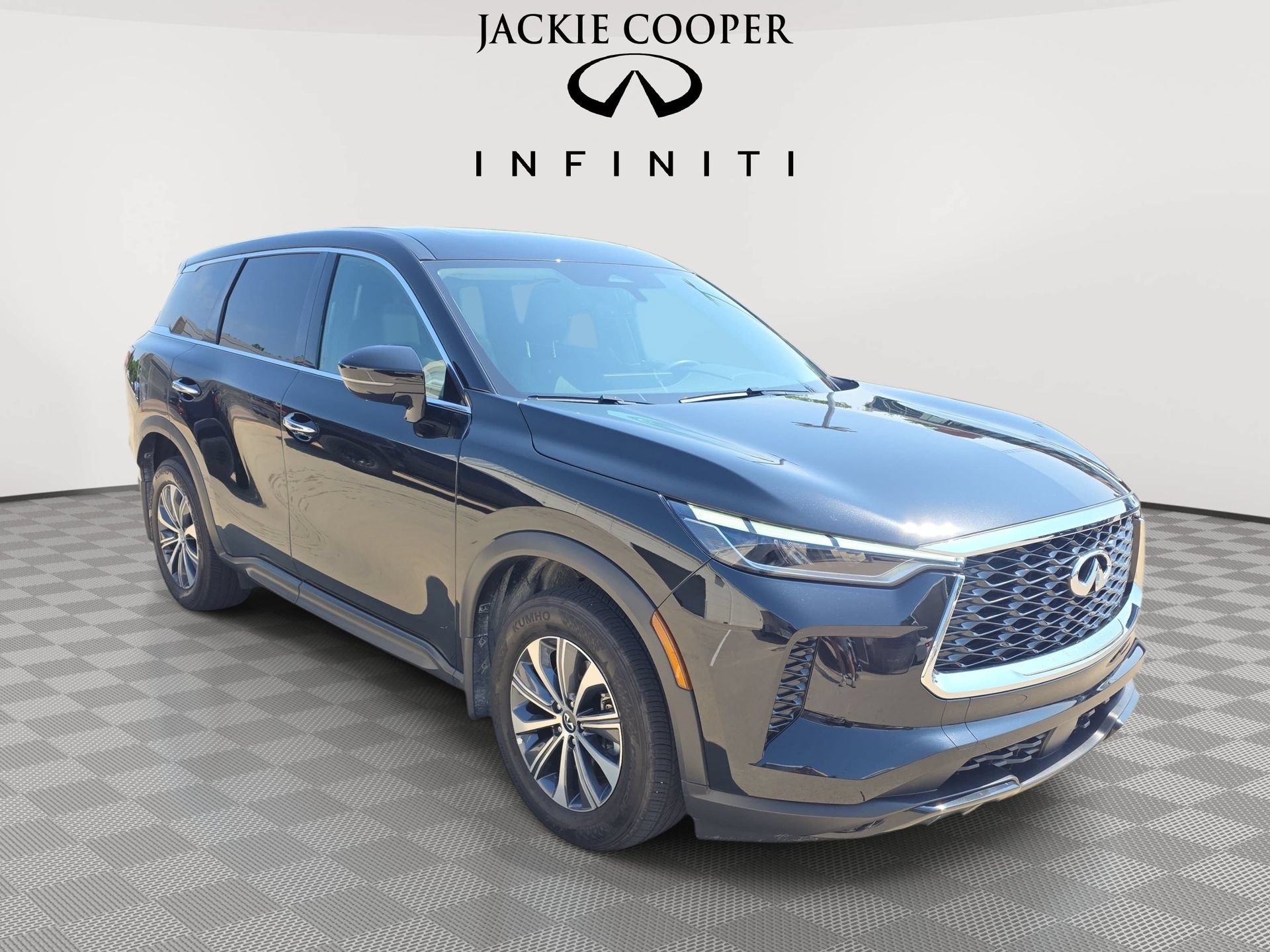 Certified 2025 INFINITI QX60 Pure AWD/4WD image 3