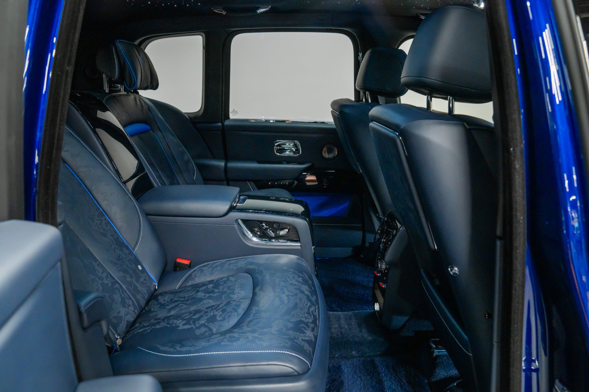 Used 2024 Rolls-Royce Cullinan Black Badge image 33