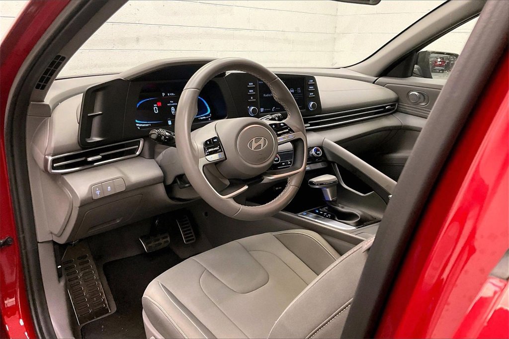 Certified 2025 Hyundai Elantra Sport image 12