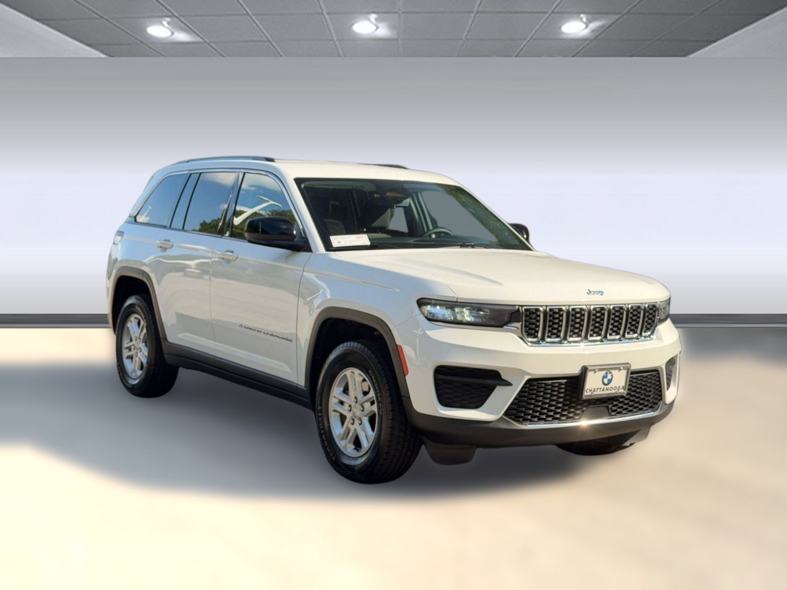 Used 2023 Jeep Grand Cherokee Laredo AWD/4WD image 7