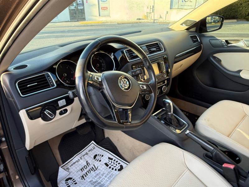 Used 2015 Volkswagen Jetta TDI SEL image 11