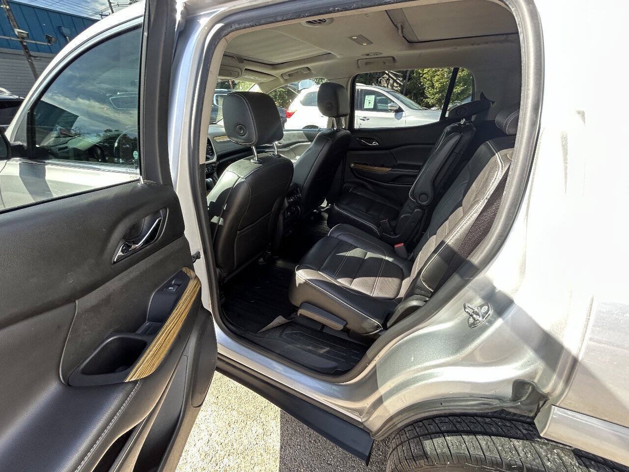 Used 2017 GMC Acadia Denali w/ Technology Package FWD image 7