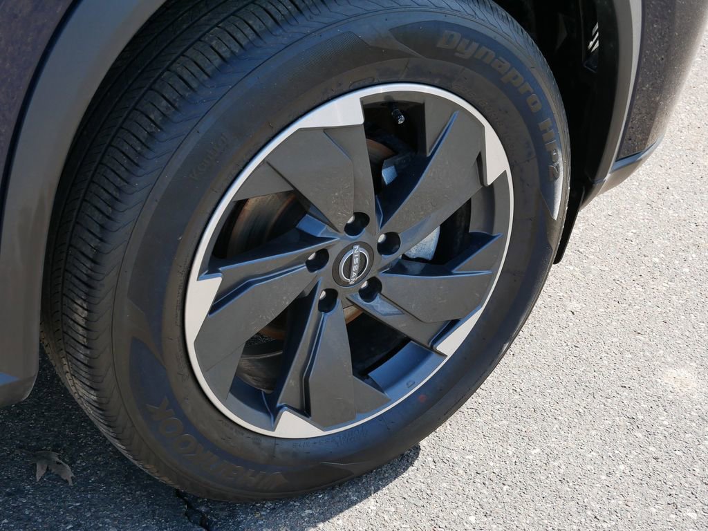 Used 2025 Nissan Rogue SV AWD/4WD image 13