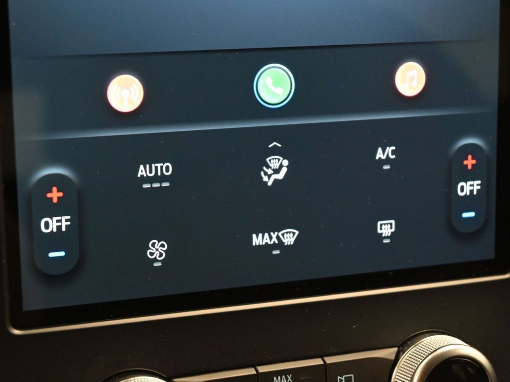 Used 2024 Ford Edge SE w/ Black Appearance Package image 16